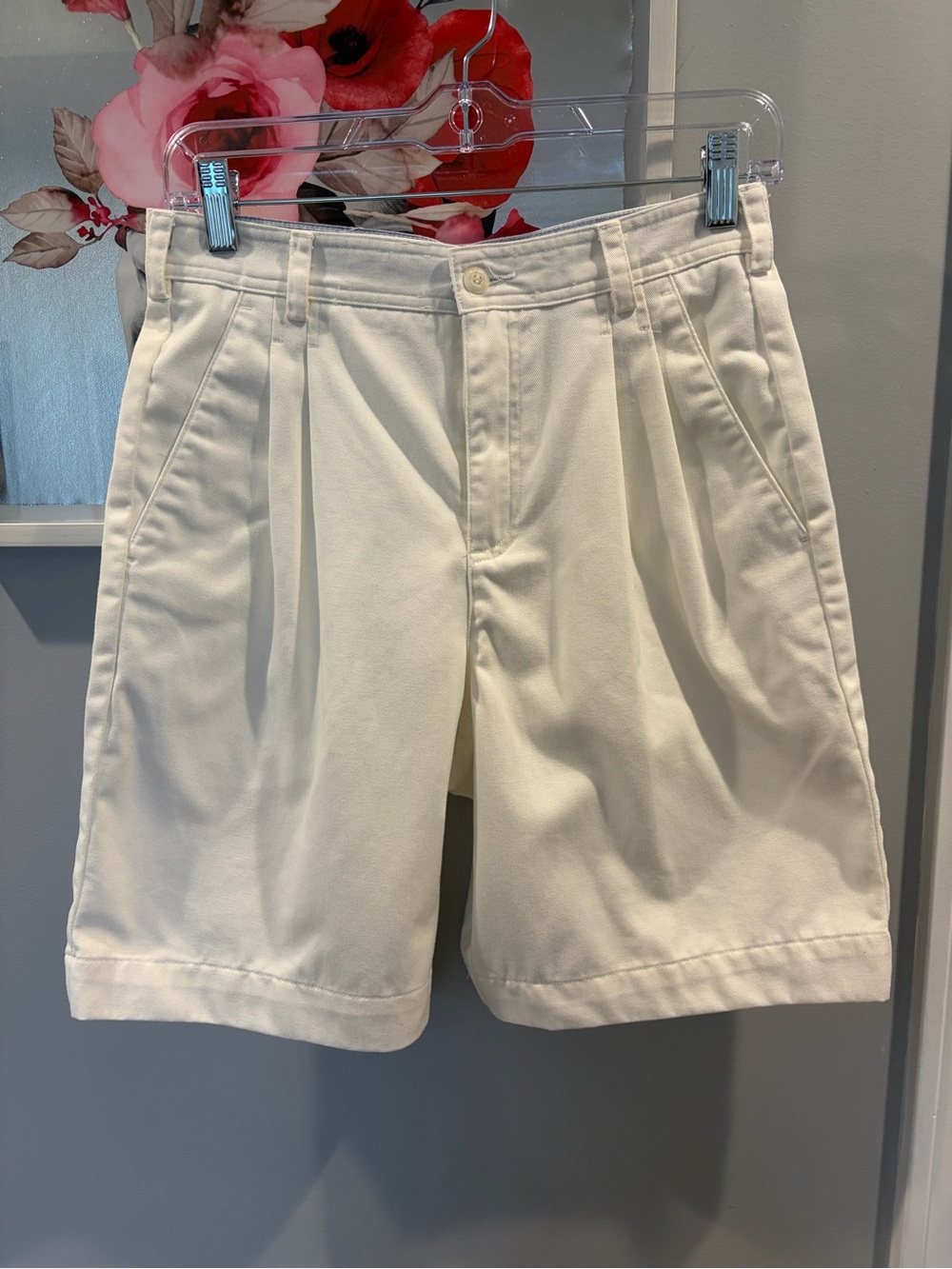 Vintage 90’s Liz Claiborne White Bermuda Pleated Shorts Size 4